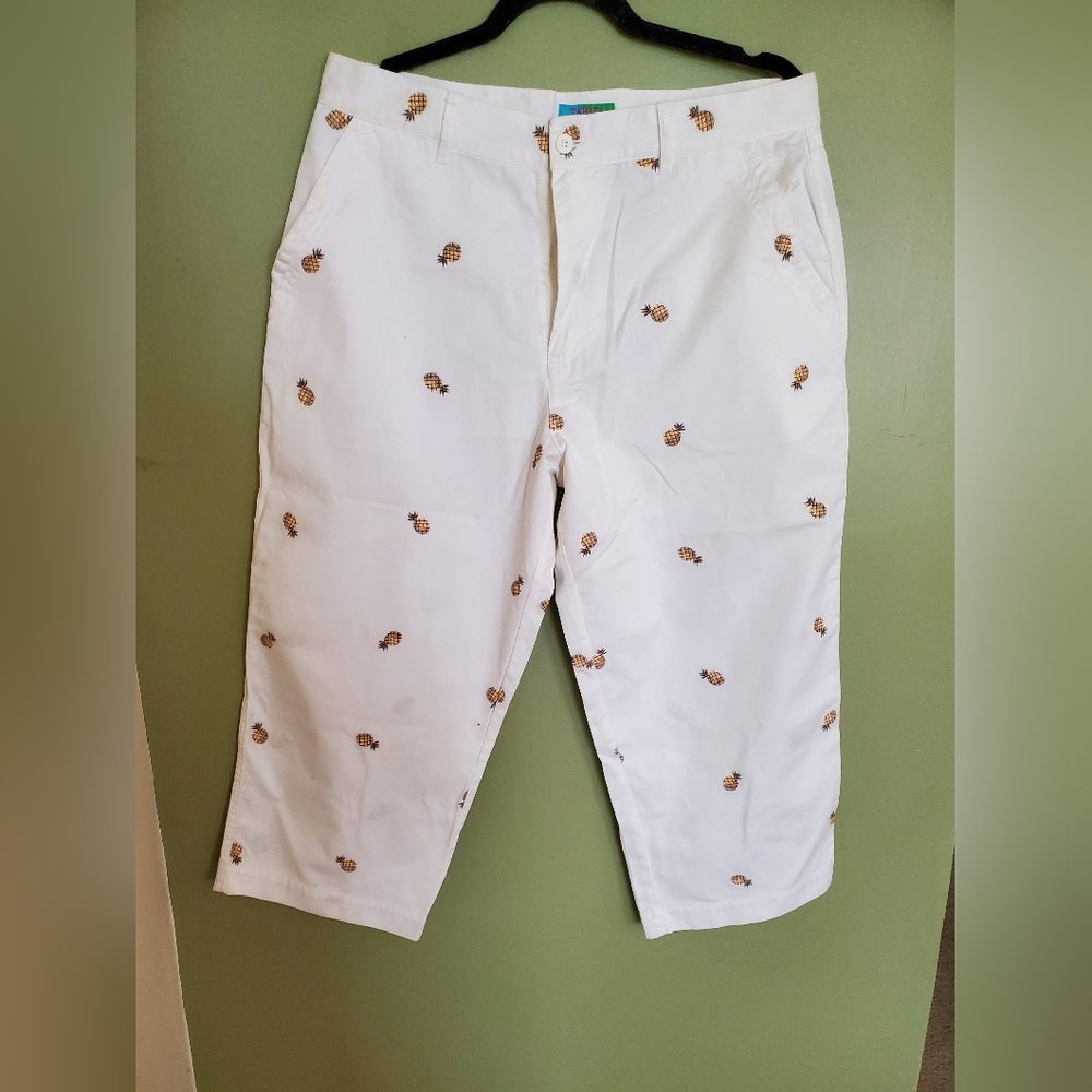 White Capri with Pineapple Embroidery. New Never Worn